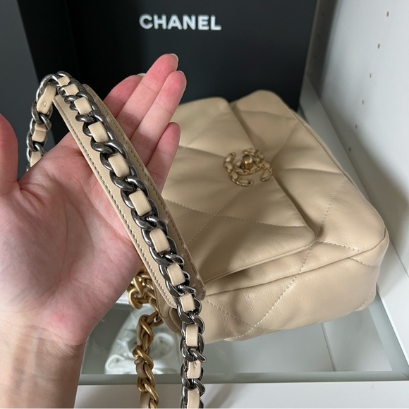 EUC CHANEL 19 Flap Bag Beige Small/Medium Lambskin Leather Full Set - Picture 9 of 12